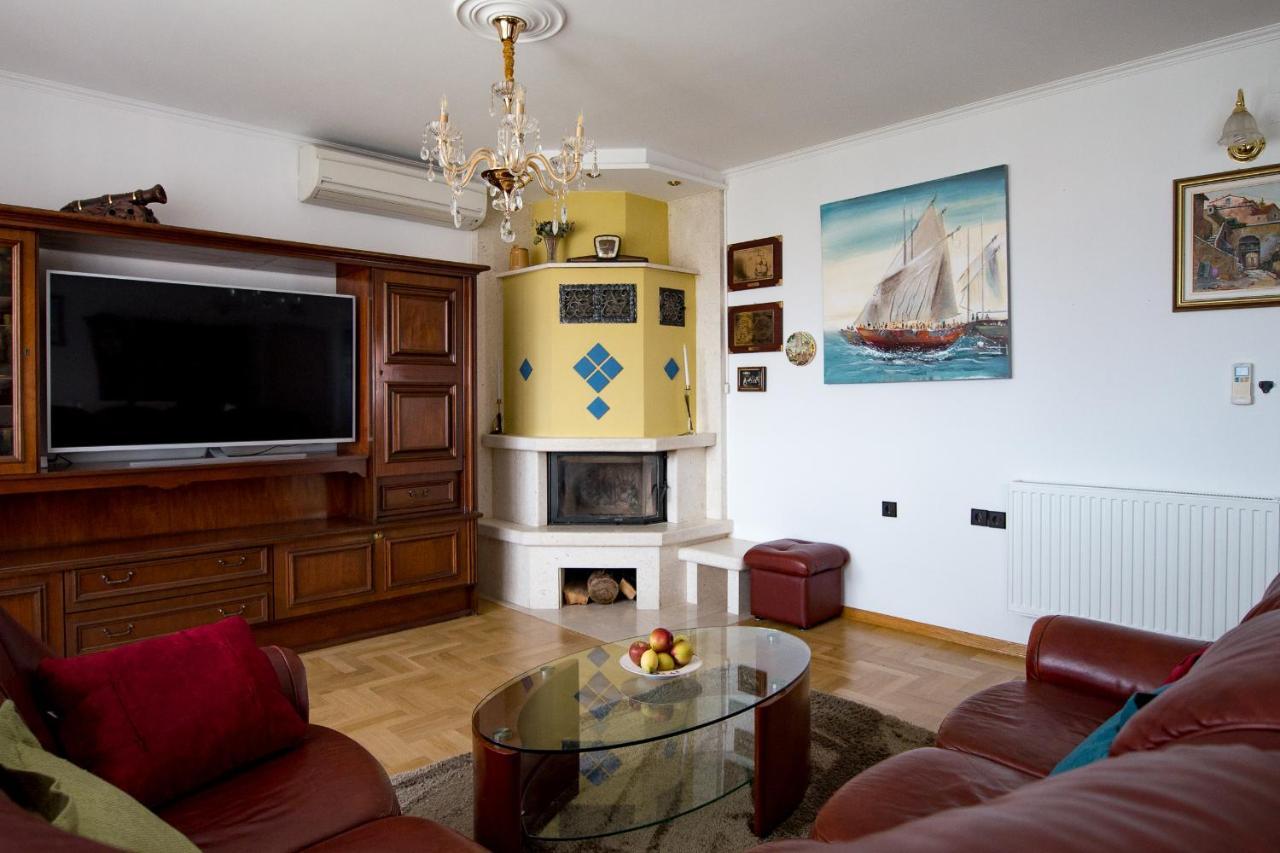 Apartments Babaja Omis Exterior photo